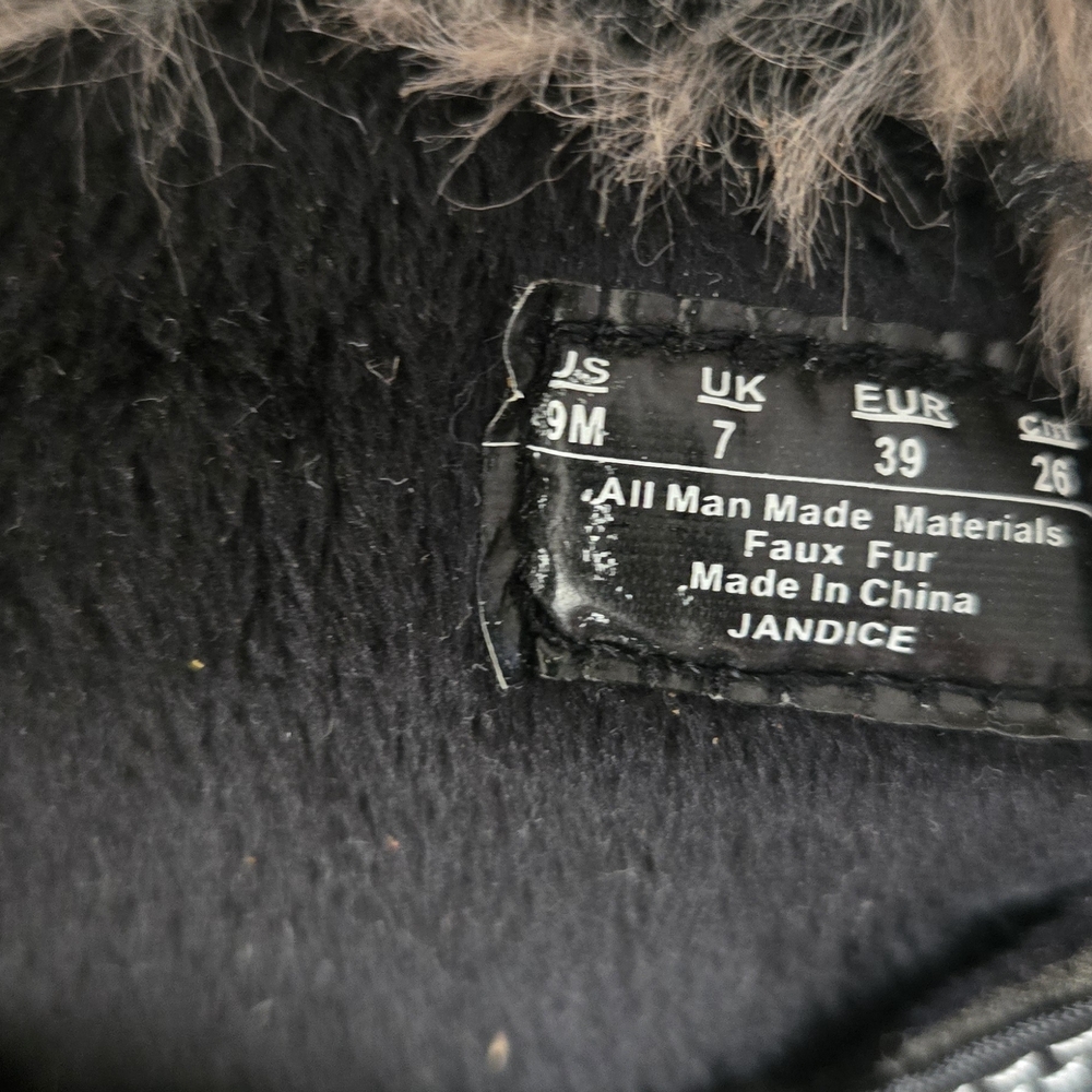 Khombu Black Boots with Faux Fur Trim